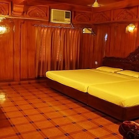 Hotel Sagar Kambam Exterior foto